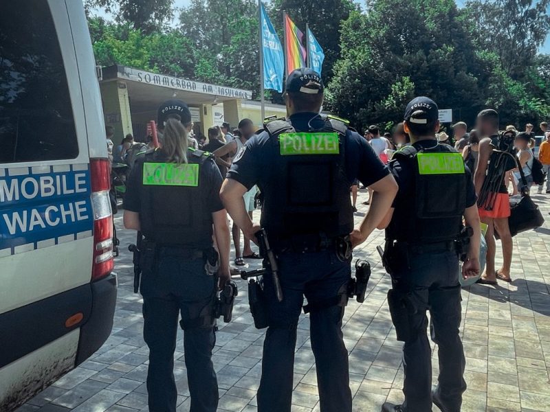 Berlin Freibad Polizei