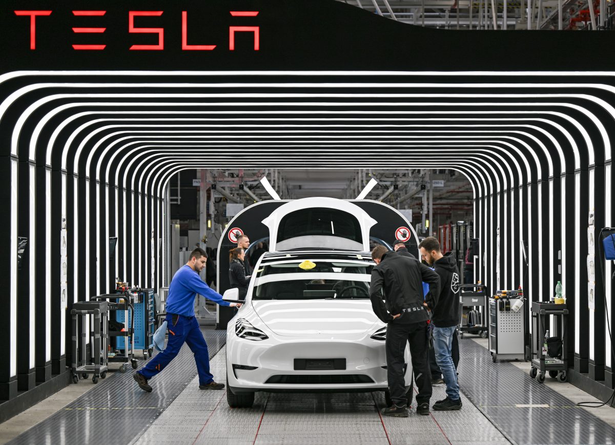 Mitarbeiter der Tesla Gigafactory Berlin Brandenburg