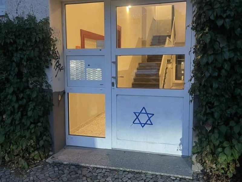 Davidstern auf einer Haustür in Berlin Prenzlauer Berg