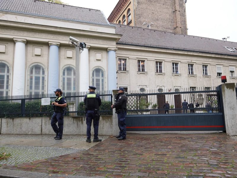 Verstaerkter Schutz vor juedischen Einrichtungenin Berlin.