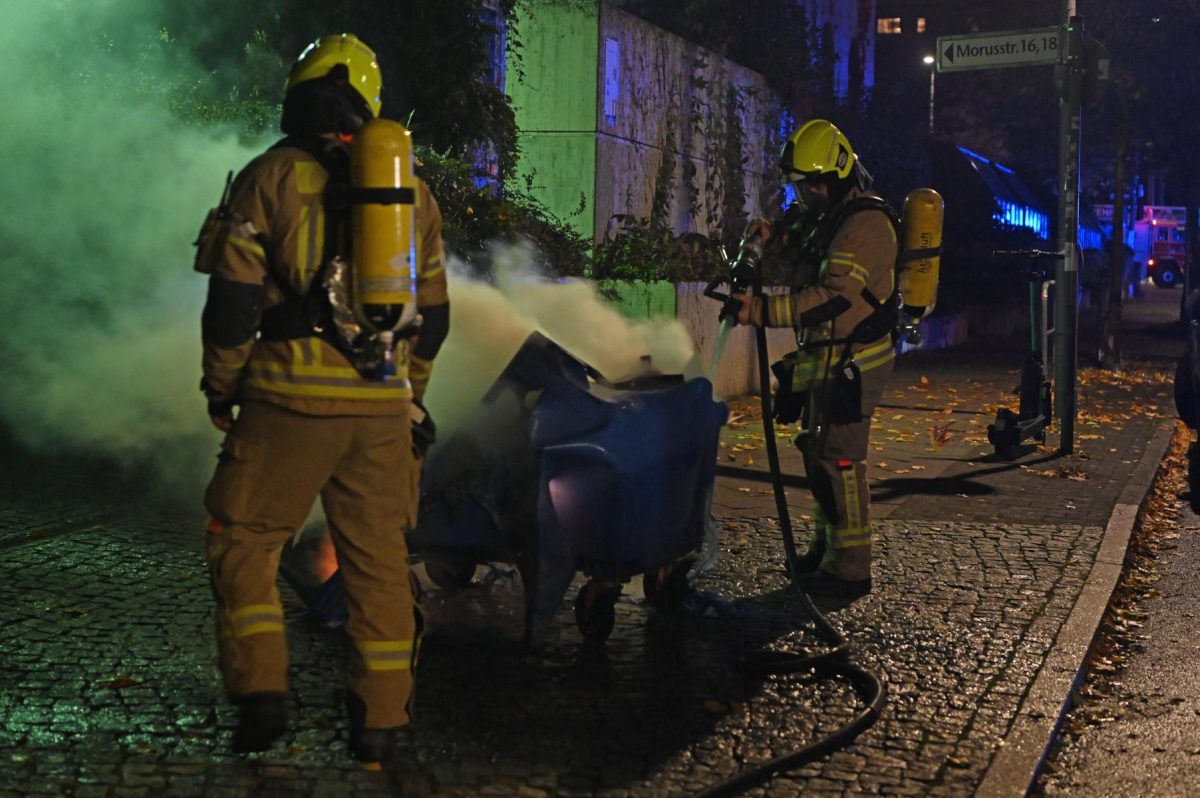 Halloween Nacht Berlin Polizei Böller Eier
