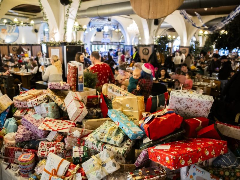 Restaurants in Berlin. Wirtshaus lädt Bedürftige zu kostenlosem Weihnachtsessen ein.