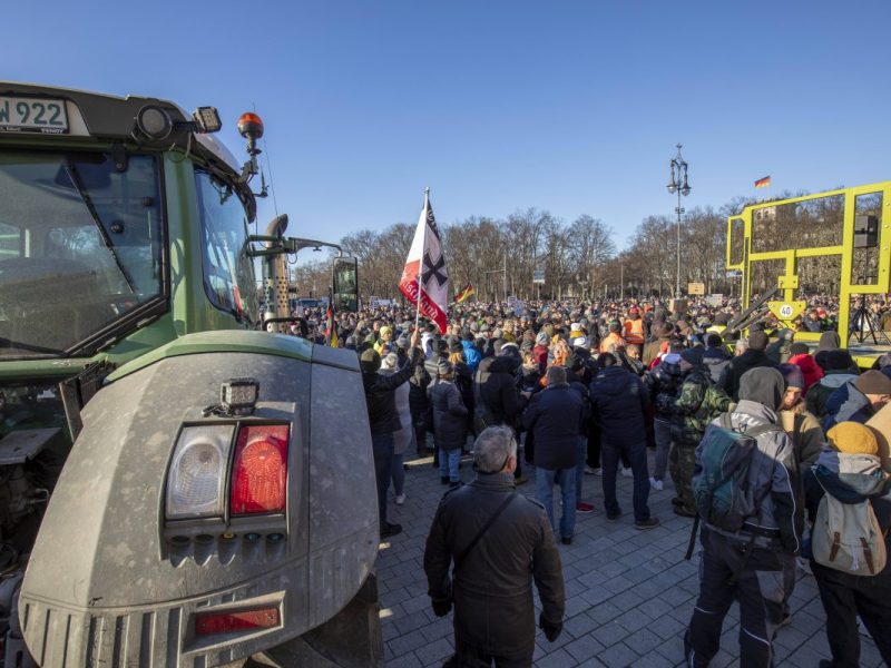 Demos in Berlin. Die Bauern protestieren vor dem Brandenburger Tor.