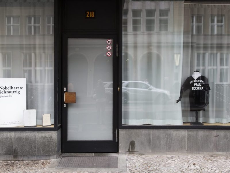 Der Eingang des Ein-Sterne-Restaurants in Berlin 