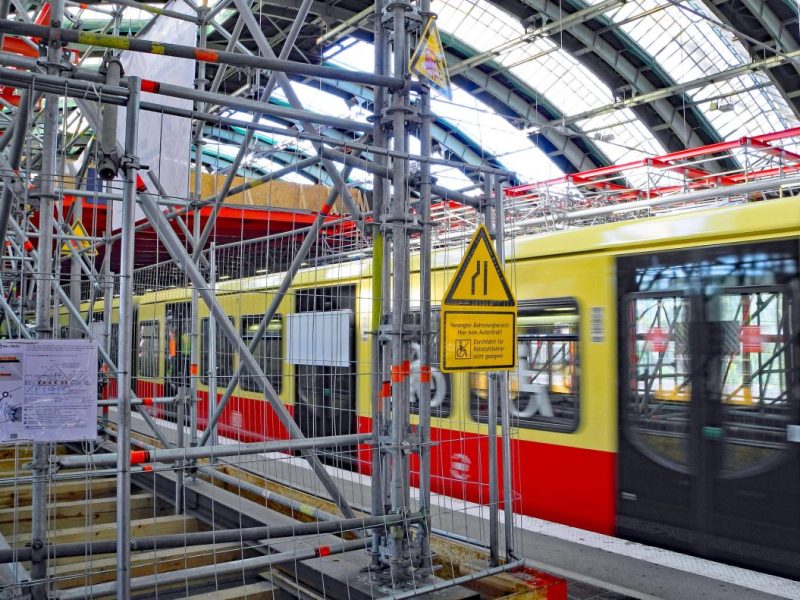 Der Ostbahnhof in Friedrichshain ist zur Dauerbaustelle geworden. Hier fahren auch Bahnen der S-Bahn Berlin.