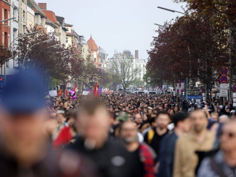 Der 1. Mai ist ein Tag der Demos in Berlin.