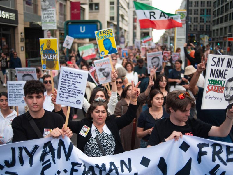 Seit fast zwei Jahren demonstrieren Menschen in Berlin gegen das Regime im Iran.