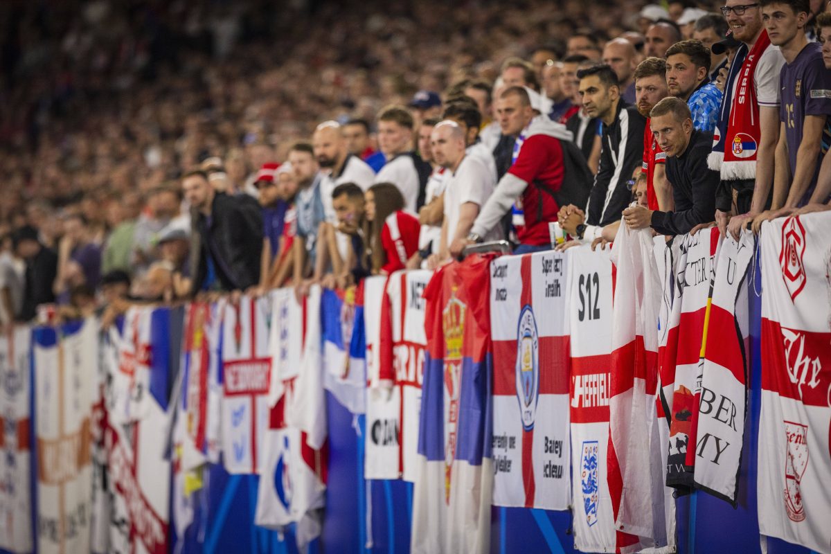 Die UEFA macht ernst! Einem EM-Teilnehmer droht eine heftige Strafe. Der Grund dafür sind die eigenen Fans.