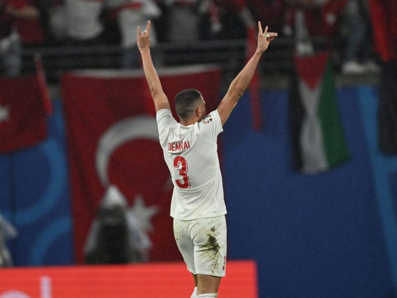 Türkei-Held Demiral sorgt bei Achtelfinal-Hammer für Skandal! Greift die UEFA jetzt knallhart durch?