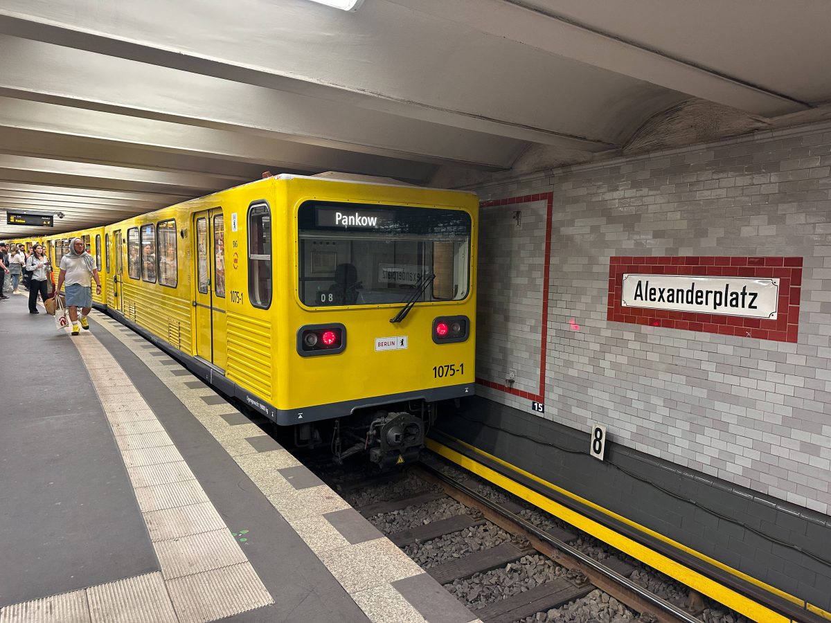 Eine U-Bahn der Linie U2