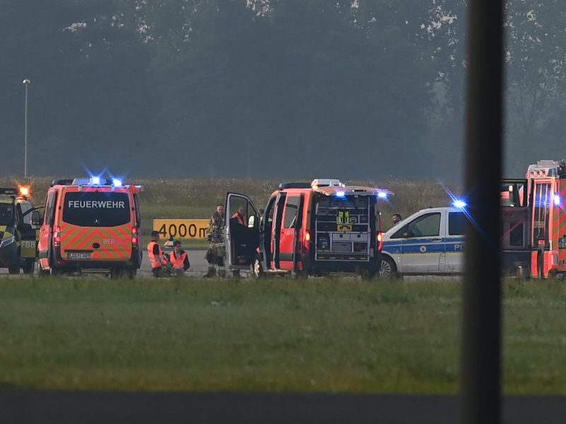 Letzte Generation: Aktivisten besetzen Flughafen BER – was kommt auf die Passagiere zu?