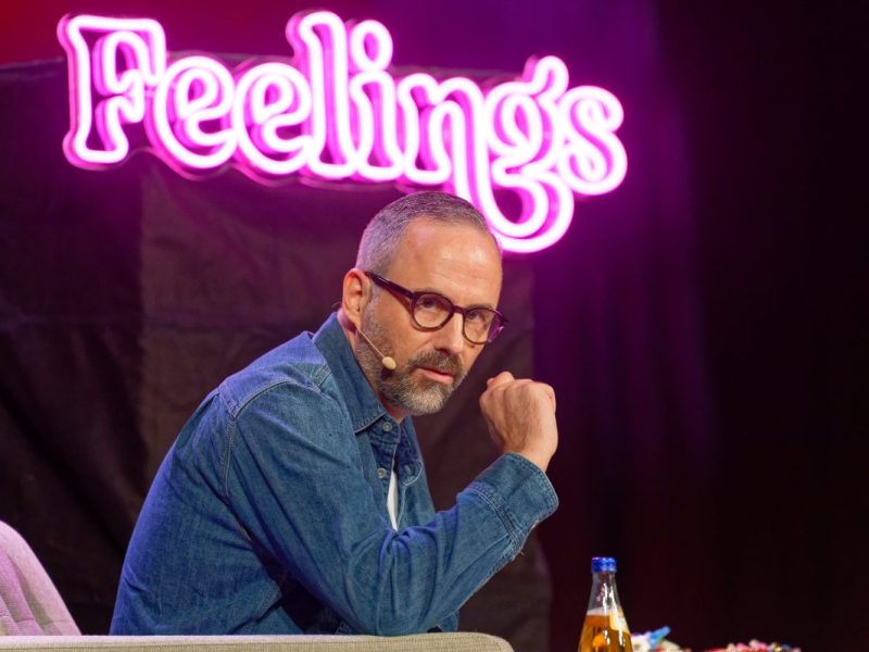 Kurt Krömer bei einem Liveauftritt seines Podcasts 