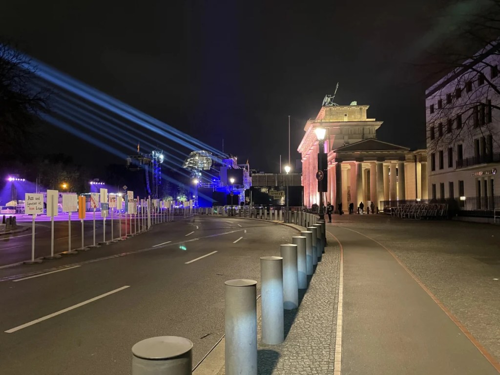 Die Festtagsinstallationen für den 9. November am Brandenburger Tor