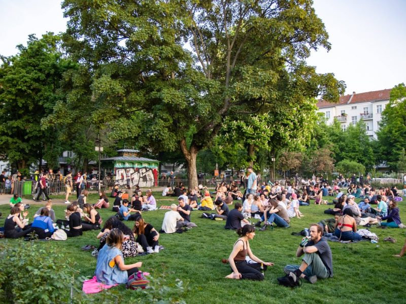 Der Boxhagener Platz in Berlin ist ein beliebter Ort bei Einheimischen und Touristen.