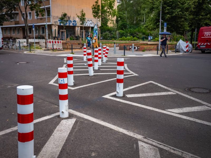 Symbolbild. Poller in Berlin.