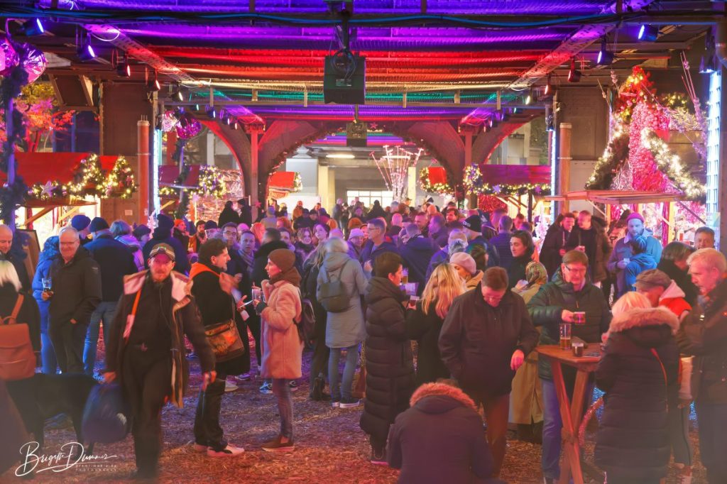 Einer der wohl ausgefallensten Weihnachtsmärkte in Berlin: Die Christmas Avenue am Nollendorfer Platz in Schöneberg.