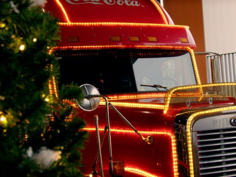 Die Weihnachtstrucks von Coca-Cola haben ihre Weihnachtstrucktour 2024 in Berlin begonnen.