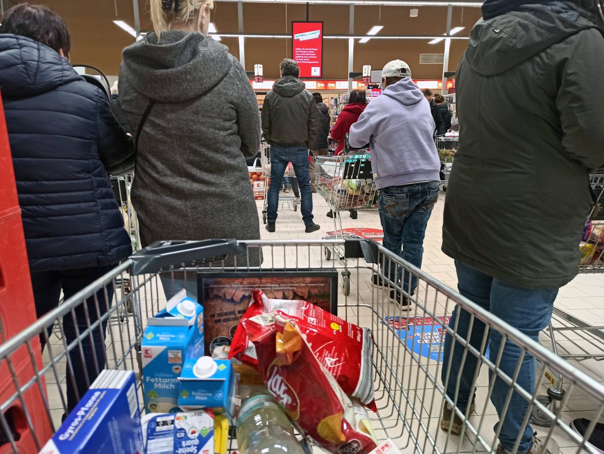 Aldi Edeka Kaufland Warteschlange