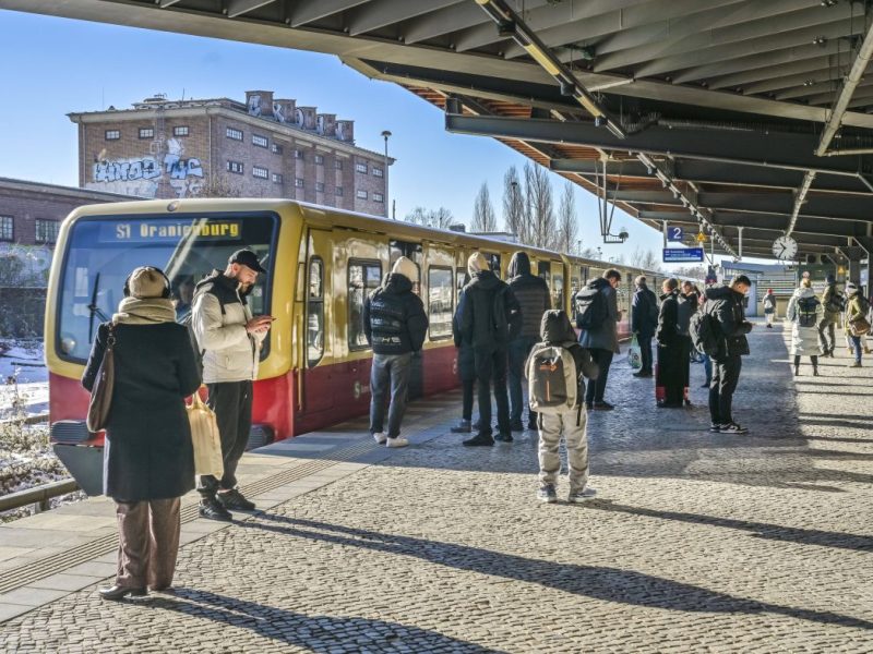 S-Bahn Berlin: FahrgÃ¤ste in Lebensgefahr â€“ als die Polizei eintrifft, ist alles zu spÃ¤t