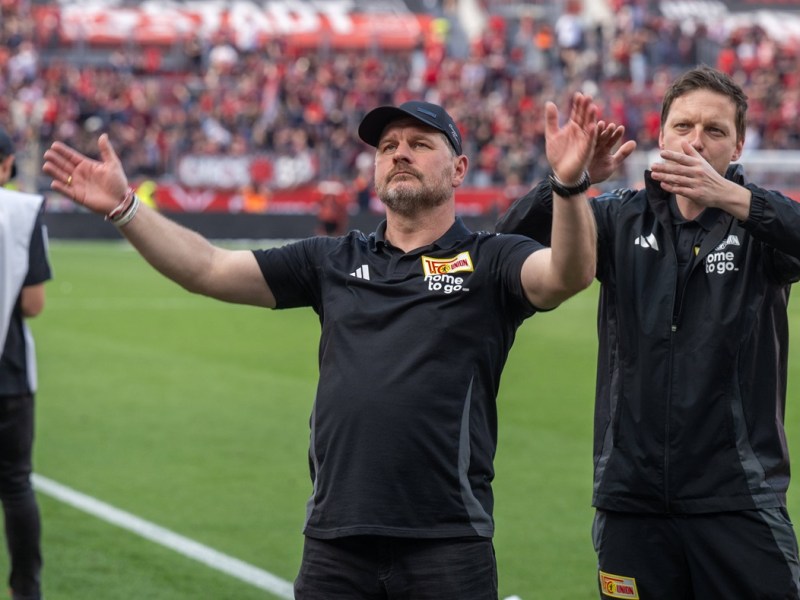Steffen Baumgart, Trainer von Union Berlin, jubelt in der Kurve