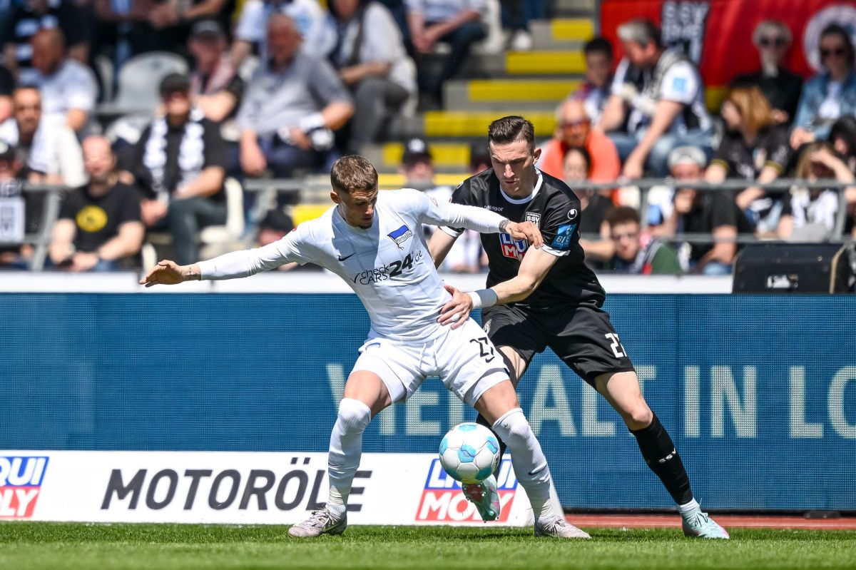 Niklas Kolbe (r)
