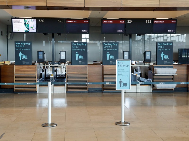 Ein Blick in die Schalterhalle des Flughafen BER.