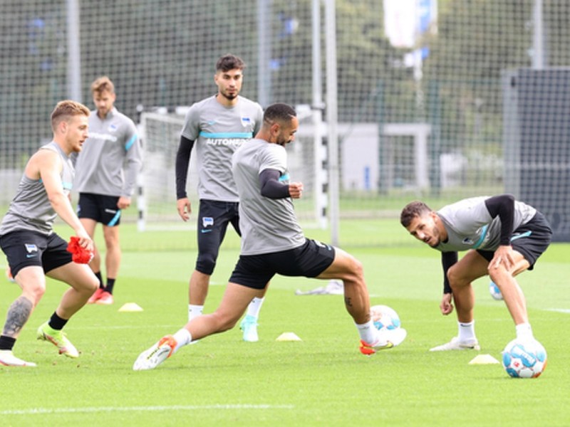 Spieler von Hertha BSC beim Mannschaftstraining im Jahr 2021.