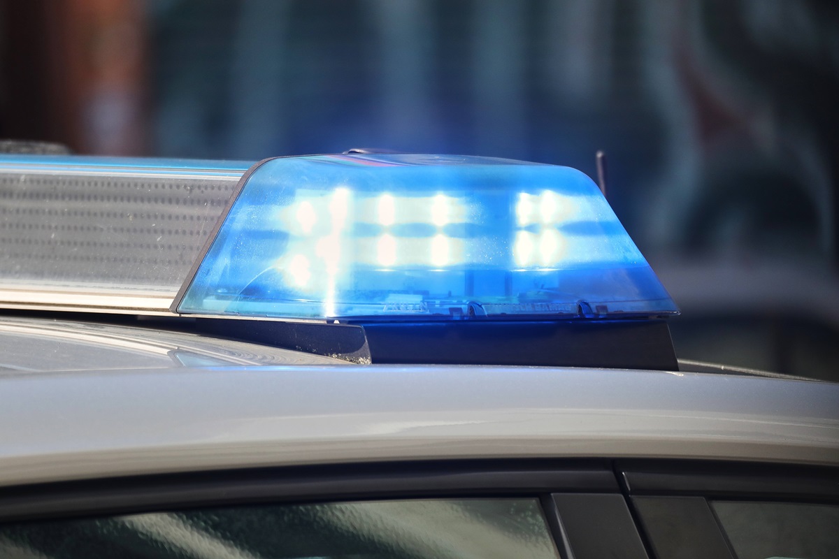 Ein Blaulicht auf einem Auto der Berliner Polizei.