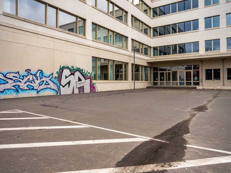 Der leere Schulhof einer Berliner Schule.