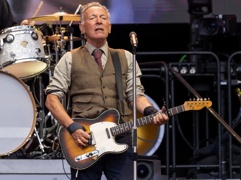 Bruce Spingsteen auf der Bühne, wie er auch in Berlin gespielt hat.