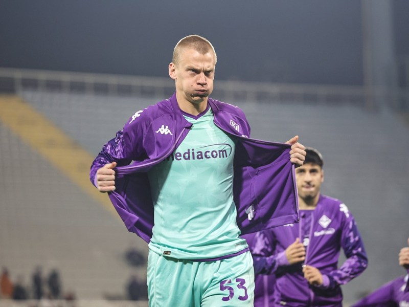 Oliver Christensen, Ex-Keeper von Hertha BSC, im Trikot von Florenz.