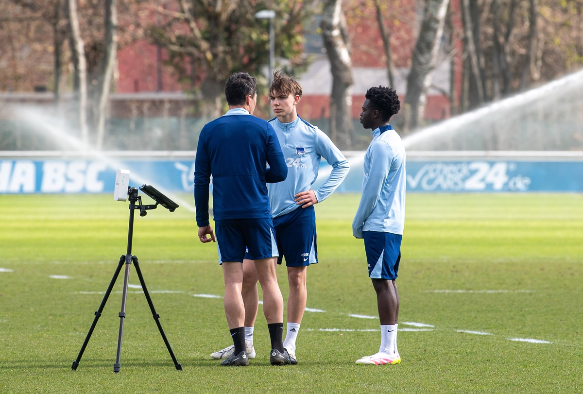 Zwei Spieler von Hertha BSC beim Training.