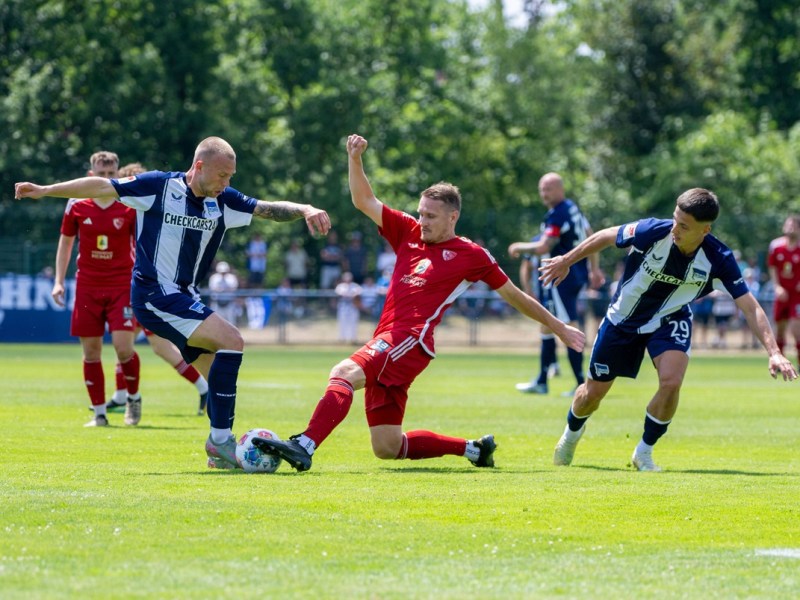 Eine Szene aus dem Testspiel zwischen Hertha BSC und Ludwigsfelde.