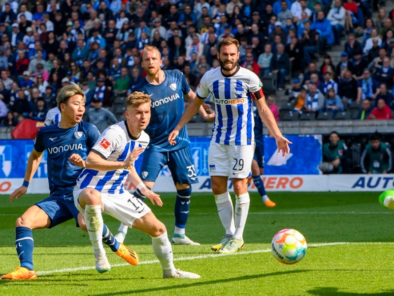 Szene aus einem Spiel zwischen Hertha BSC und dem VfL Bochum.
