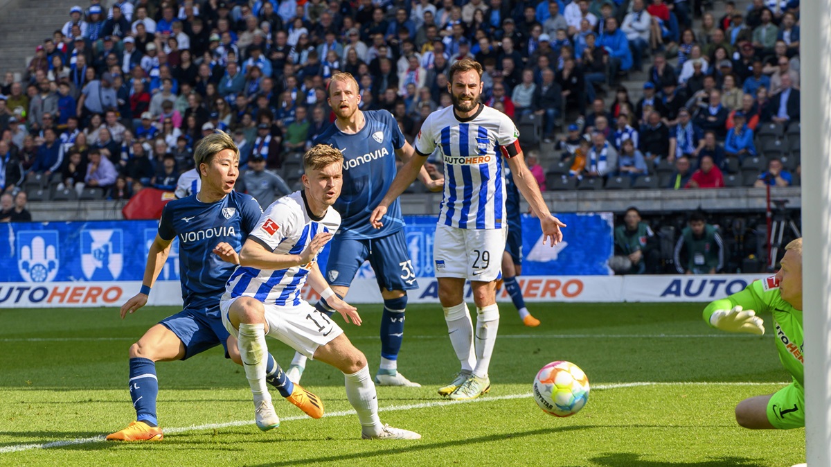 Szene aus einem Spiel zwischen Hertha BSC und dem VfL Bochum.
