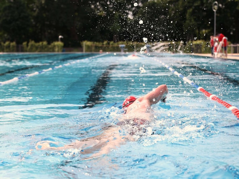 Tumult in Freibad in Berlin – plötzlich muss die Polizei anrücken
