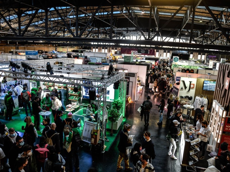 Ein Blick auf die Stände der Messe Mary Jane in Berlin.