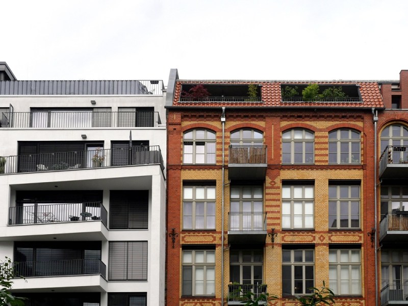 Eine Hausfassade in der Hauptstadt. Die Mieten in Berlin steigen seit Jahren.