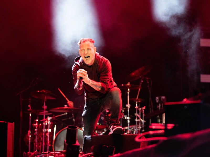 Slipknot-Sänger Corey Taylor auf der Bühne. Bald spielt die Band auch in Berlin.
